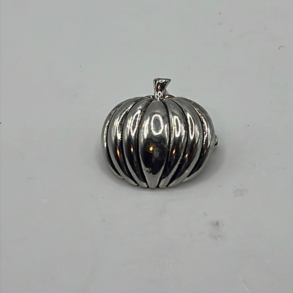 VTG Silver plated pumpkin pendant/brooch fall wear unique pin for sweaters coats